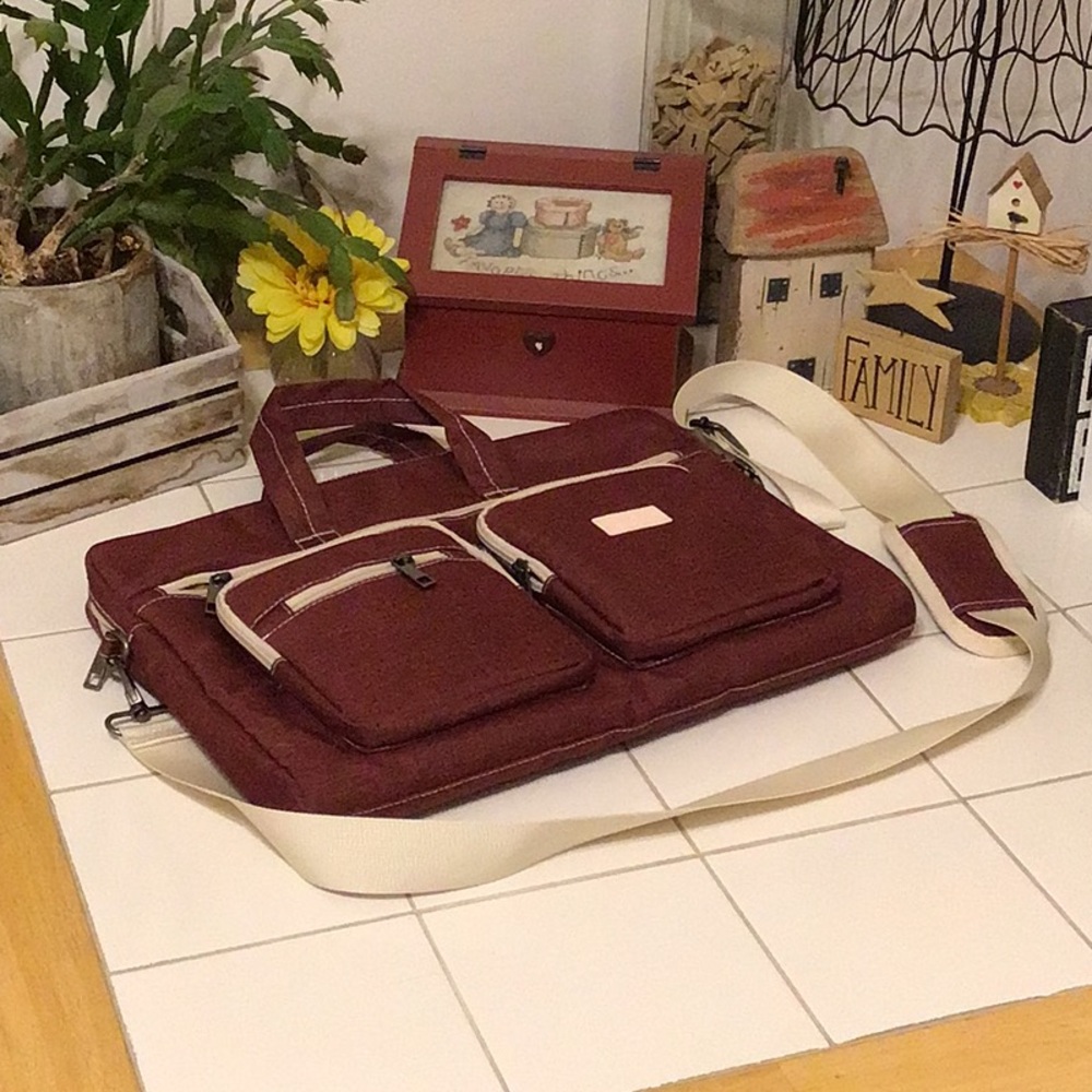 ‘EZrelia’ Laptop/Messenger Shoulder Bag